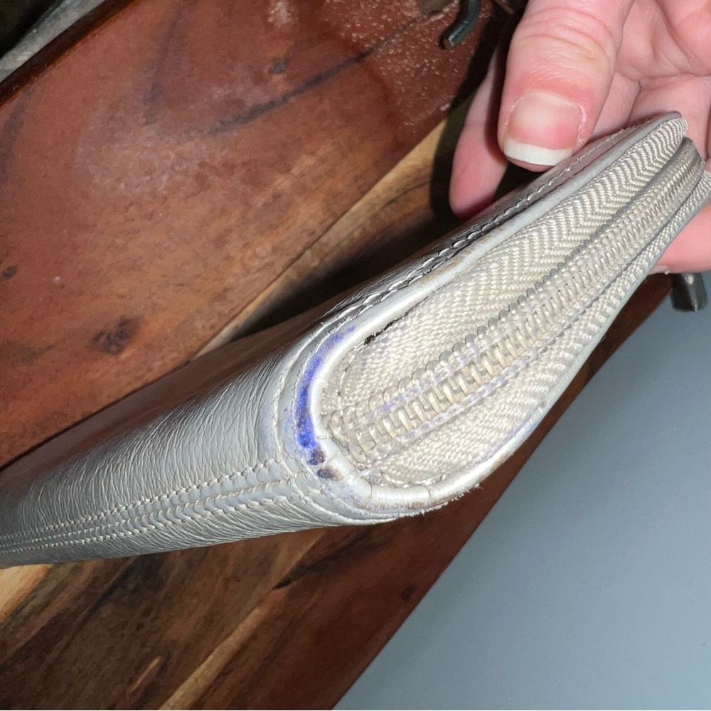 Tignanello Gray Pebbled Leather Zip Around Wallet Zip Coin Compartment - Picture 8 of 9